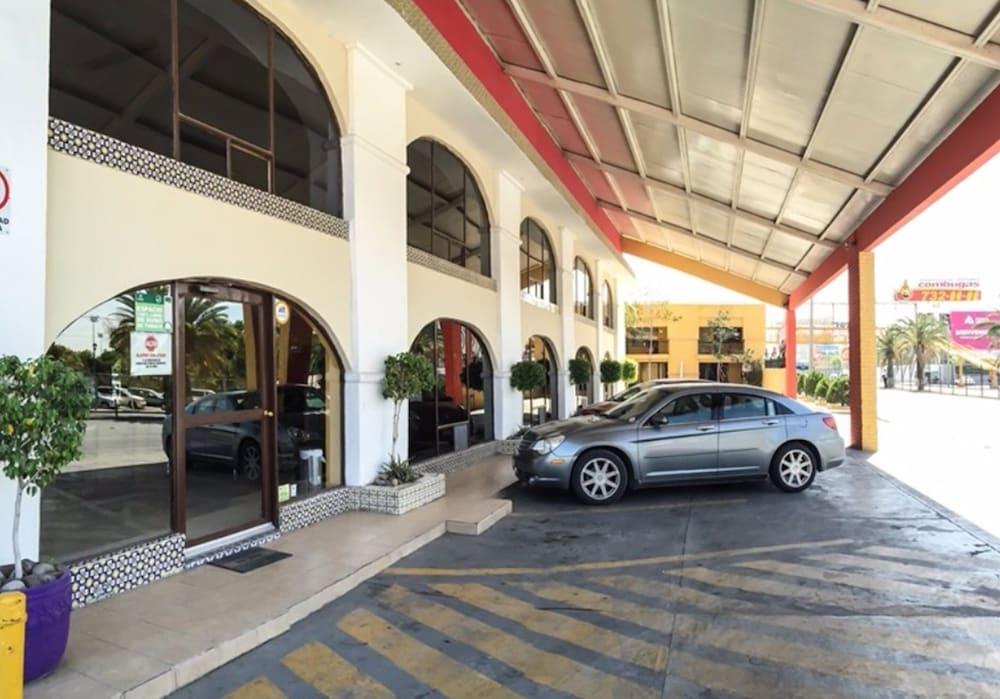 Hotel Posada Del Sol Inn Torreon Exterior photo