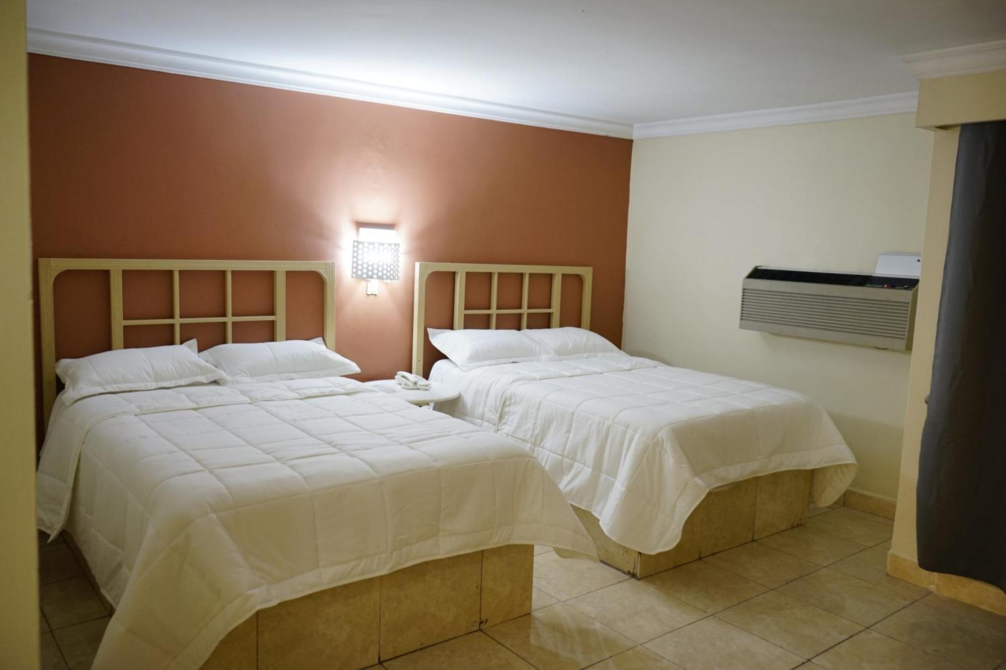 Hotel Posada Del Sol Inn Torreon Exterior photo